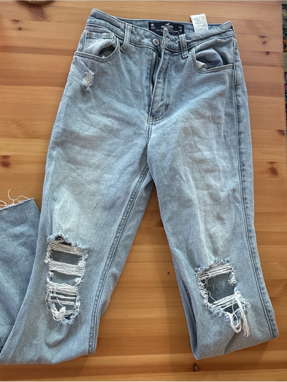 Hollister High Rise 90s Vintage Straight Jean Distressed/Ripped